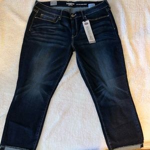 Women’s Denizen Levi’s low rise slim crop jeans